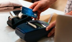 The Benefits of Store Card Payments Over Cash Transactions
